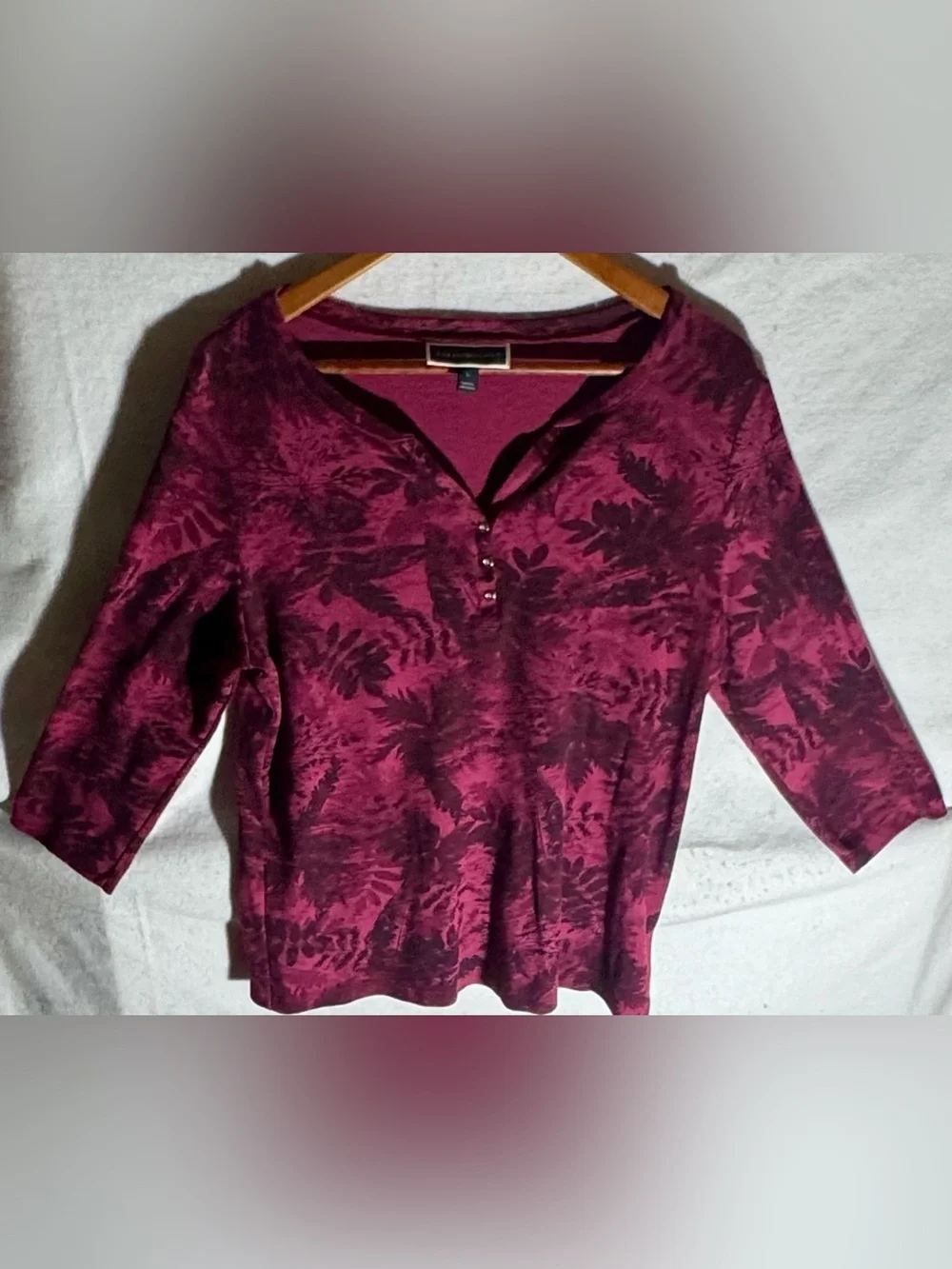 Karen Scott Burgundy Leaf Print Henley Top 3/4 Sleeve Size L